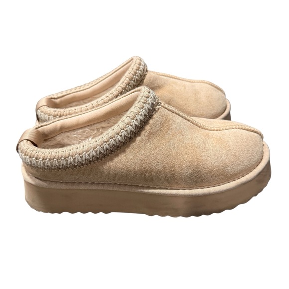 Altar'd State Shoes - Altar d State Woman’s Matisse Cloud Slippers Sand Faux Fur Lined Platform Size 8
